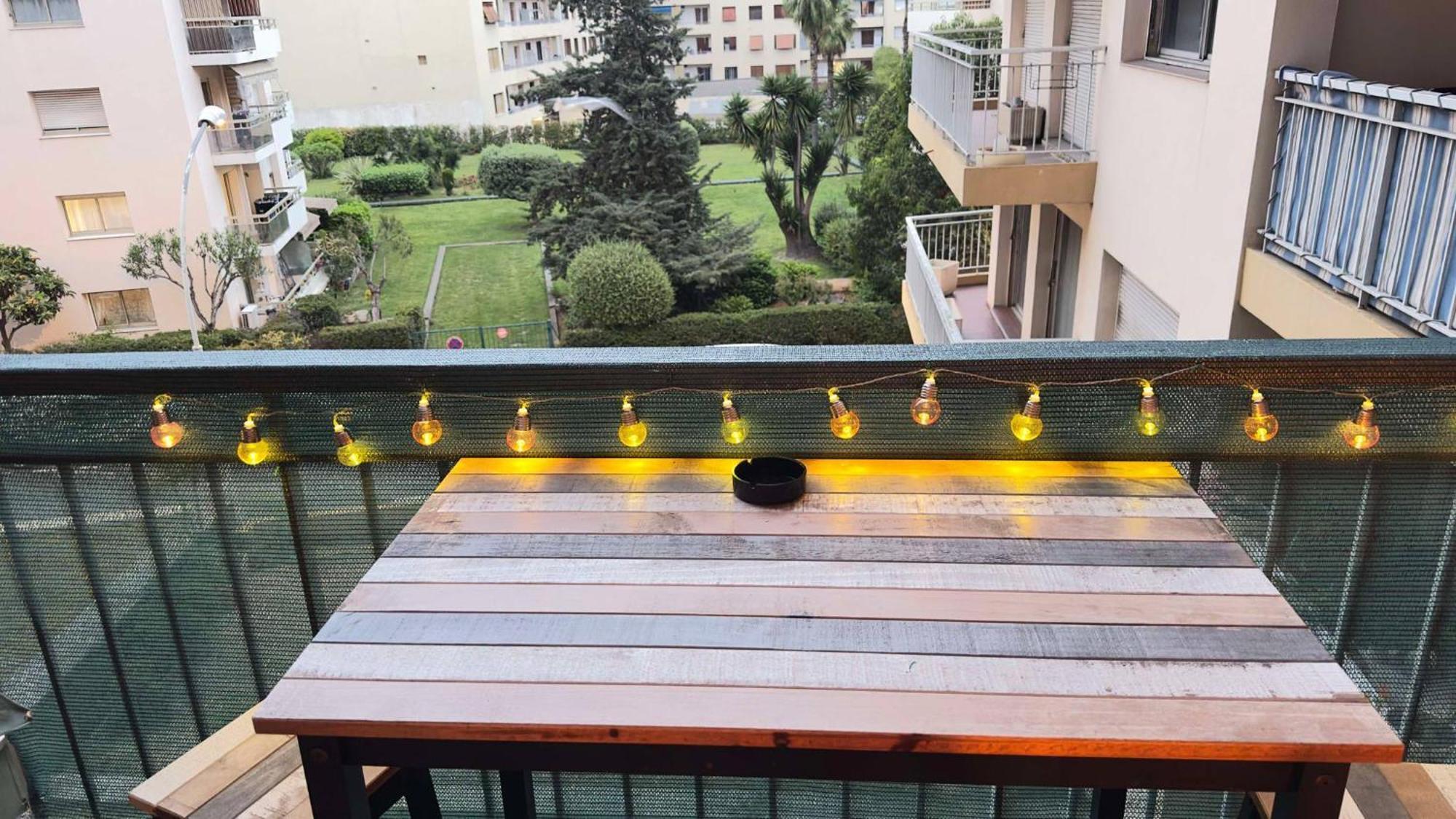 Magnifique Grand 2 Pieces Moderne Lumineux Au Calme Avec Grande Terrasse A 15mn En Bus Centre-ville, Gare Et Promenade Des * Nice
