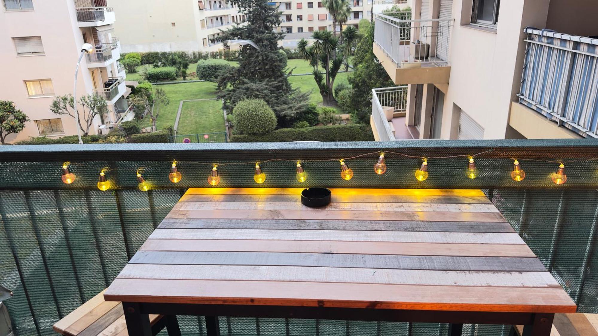 Magnifique Grand 2 Pieces Moderne Lumineux Au Calme Avec Grande Terrasse A 15mn En Bus Centre-ville, Gare Et Promenade Des Nizza