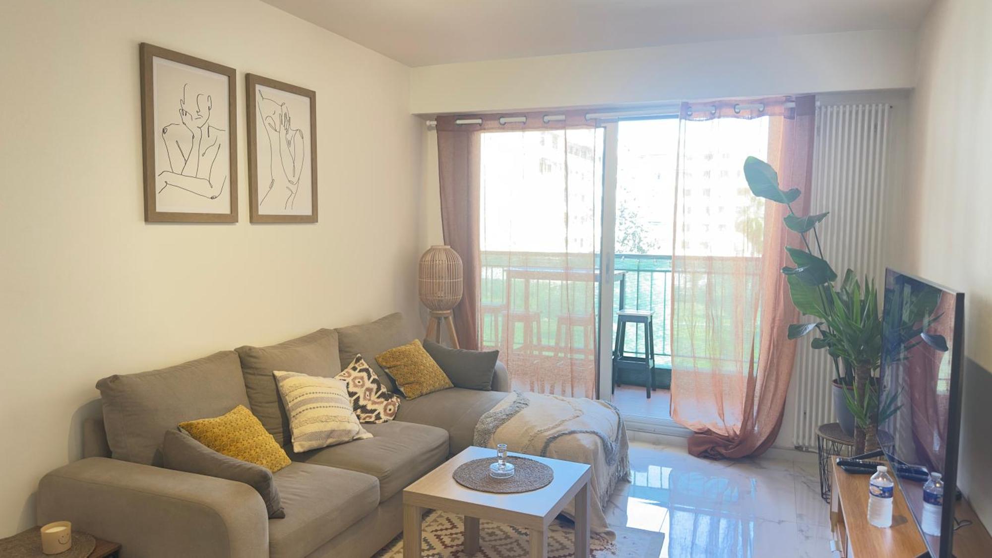 Appartement Magnifique Grand 2 Pieces Moderne Lumineux Au Calme Avec Grande Terrasse A 15mn En Bus Centre-ville, Gare Et Promenade Des