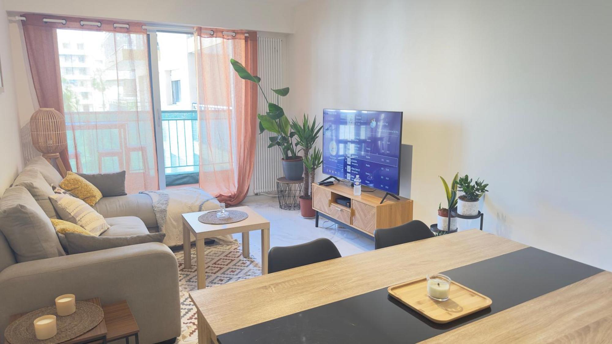 Appartement Magnifique Grand 2 Pieces Moderne Lumineux Au Calme Avec Grande Terrasse A 15mn En Bus Centre-ville, Gare Et Promenade Des