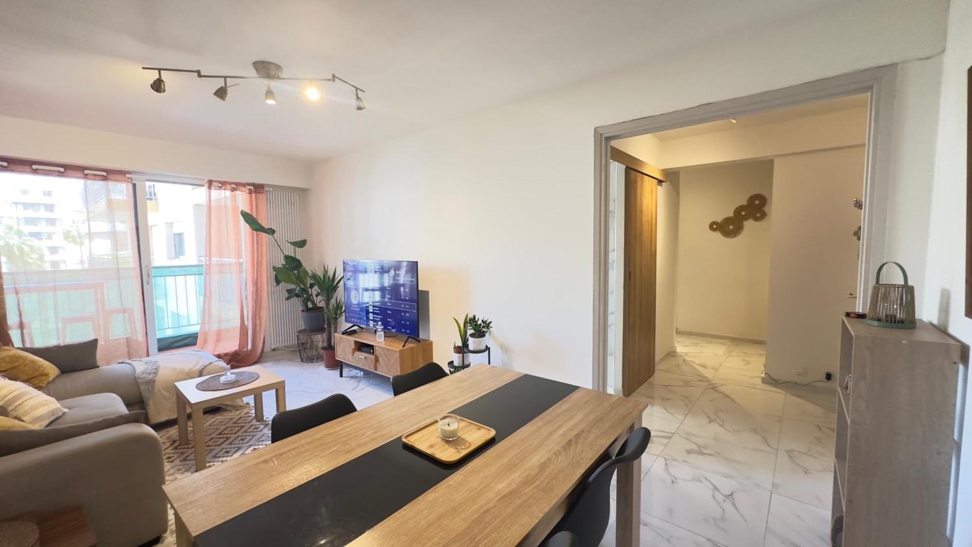 Apartment Magnifique Grand 2 Pieces Moderne Lumineux Au Calme Avec Grande Terrasse A 15mn En Bus Centre-ville, Gare Et Promenade Des *