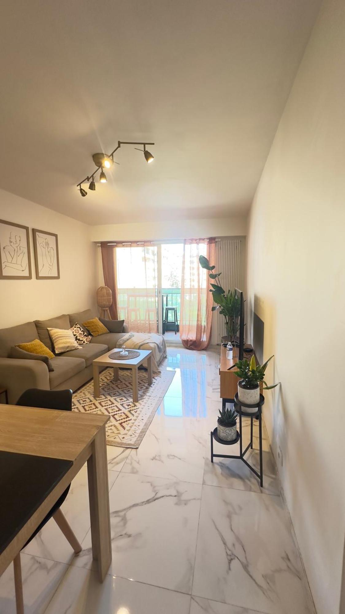Magnifique Grand 2 Pieces Moderne Lumineux Au Calme Avec Grande Terrasse A 15mn En Bus Centre-ville, Gare Et Promenade Des Apartment Nizza