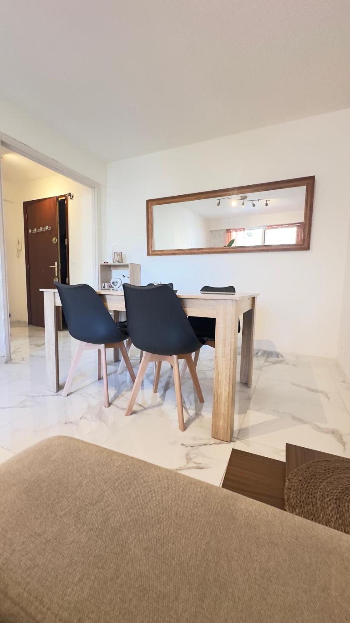 Apartment Magnifique Grand 2 Pieces Moderne Lumineux Au Calme Avec Grande Terrasse A 15mn En Bus Centre-ville, Gare Et Promenade Des *
