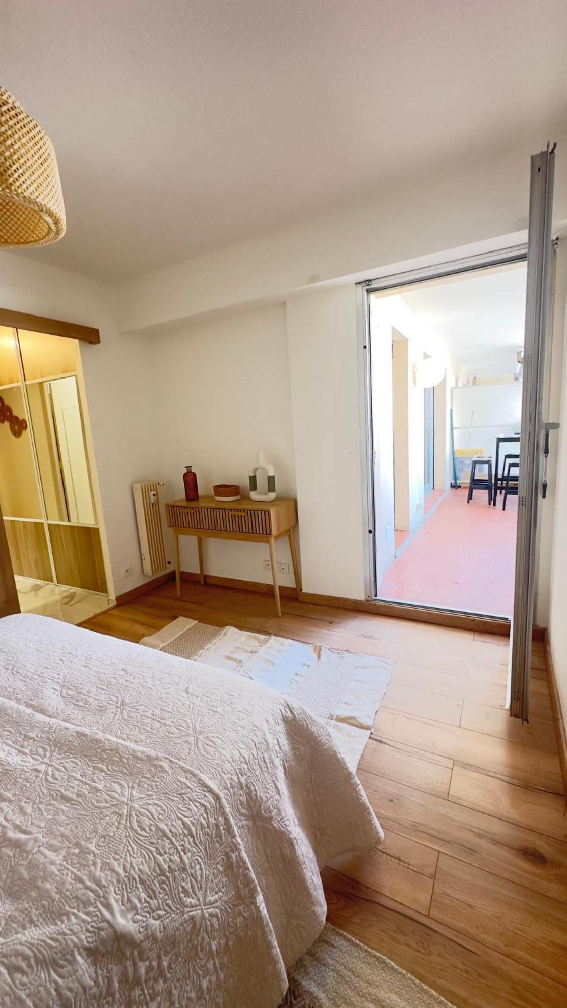 Magnifique Grand 2 Pieces Moderne Lumineux Au Calme Avec Grande Terrasse A 15mn En Bus Centre-ville, Gare Et Promenade Des Apartment Nizza