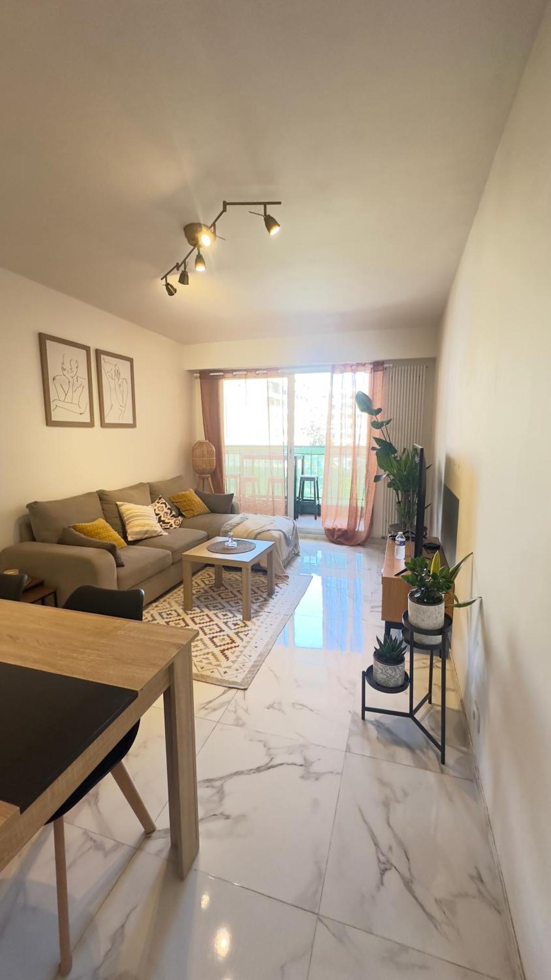 Appartamento Magnifique Grand 2 Pieces Moderne Lumineux Au Calme Avec Grande Terrasse A 15mn En Bus Centre-ville, Gare Et Promenade Des Nizza